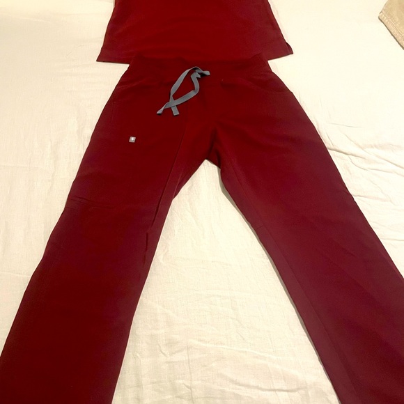 Figs Scrub Set - Picture 2 of 5